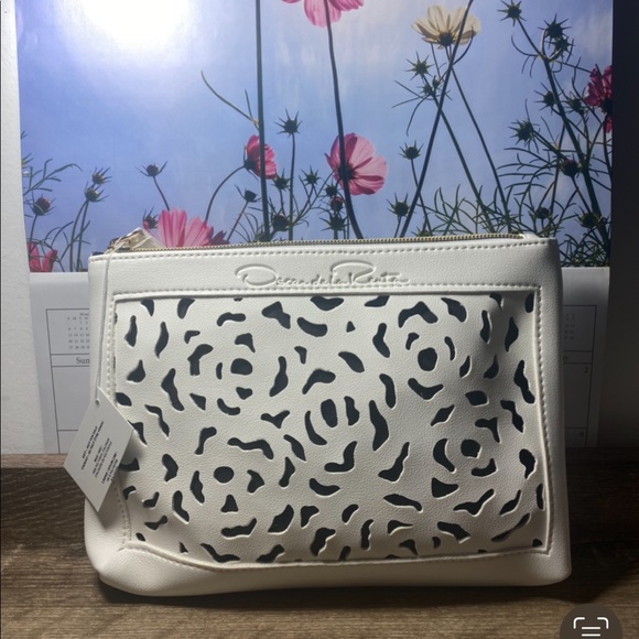 Oscar de la Renta pouch by Oscar de la renta parfum. - Picture 7 of 7